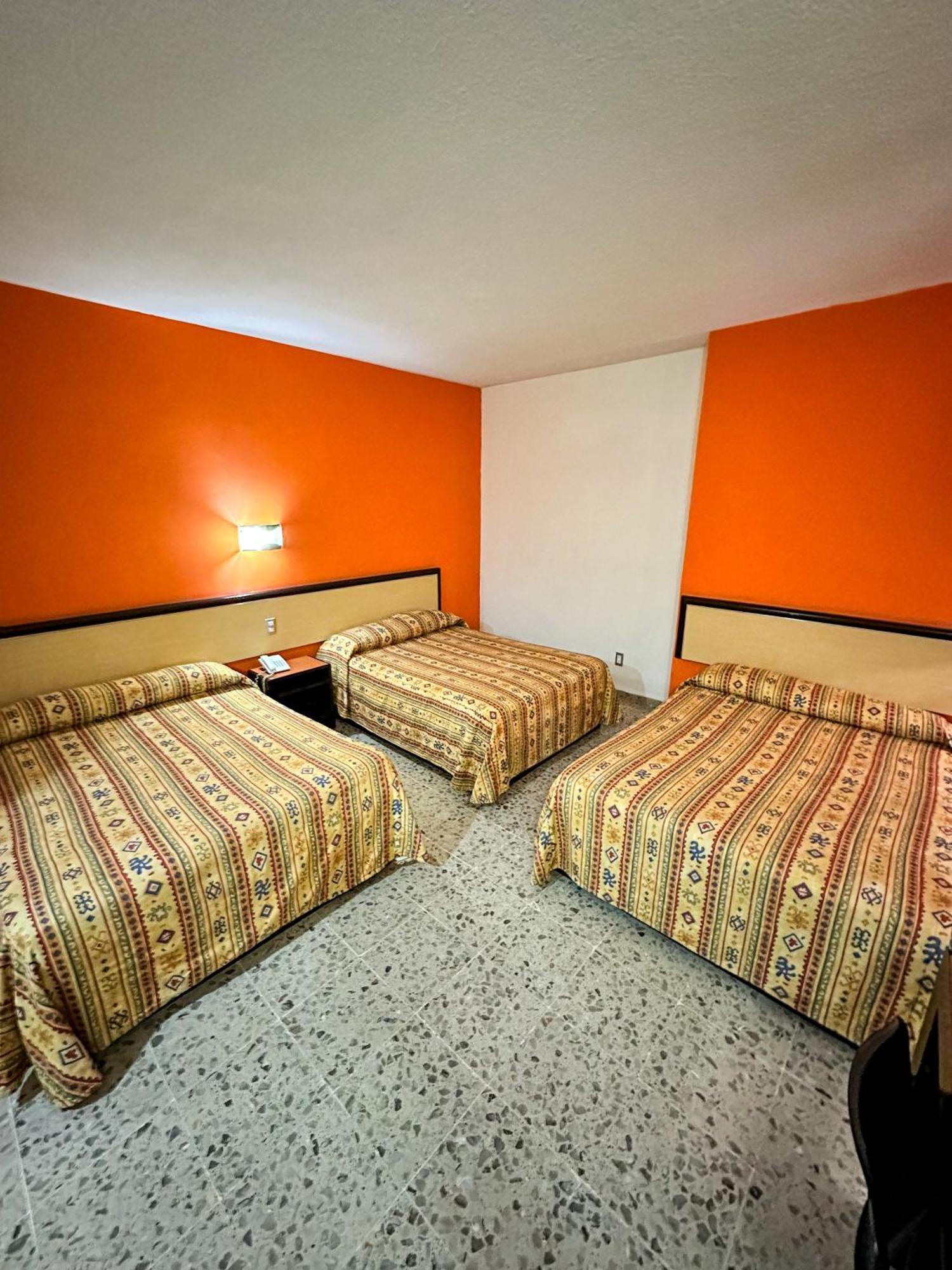 Hotel Montreal เลออน ภายนอก รูปภาพ