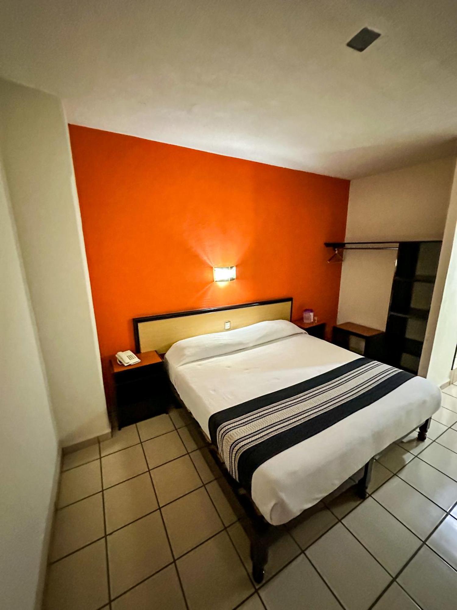 Hotel Montreal เลออน ภายนอก รูปภาพ