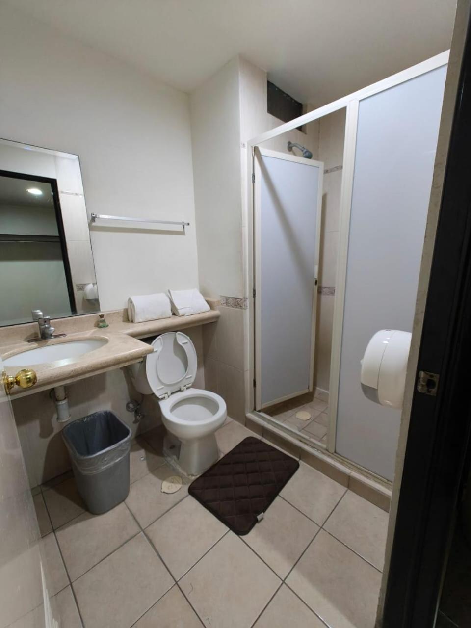 Hotel Montreal เลออน ภายนอก รูปภาพ