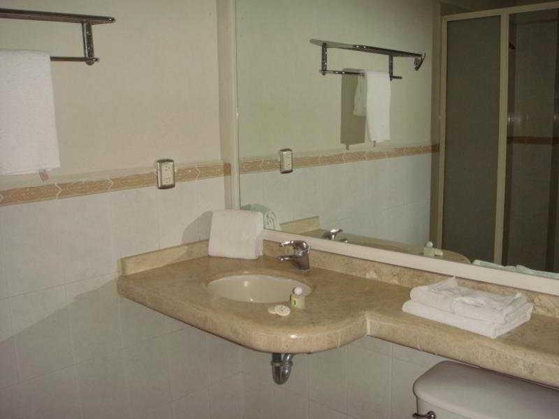 Hotel Montreal เลออน ภายนอก รูปภาพ