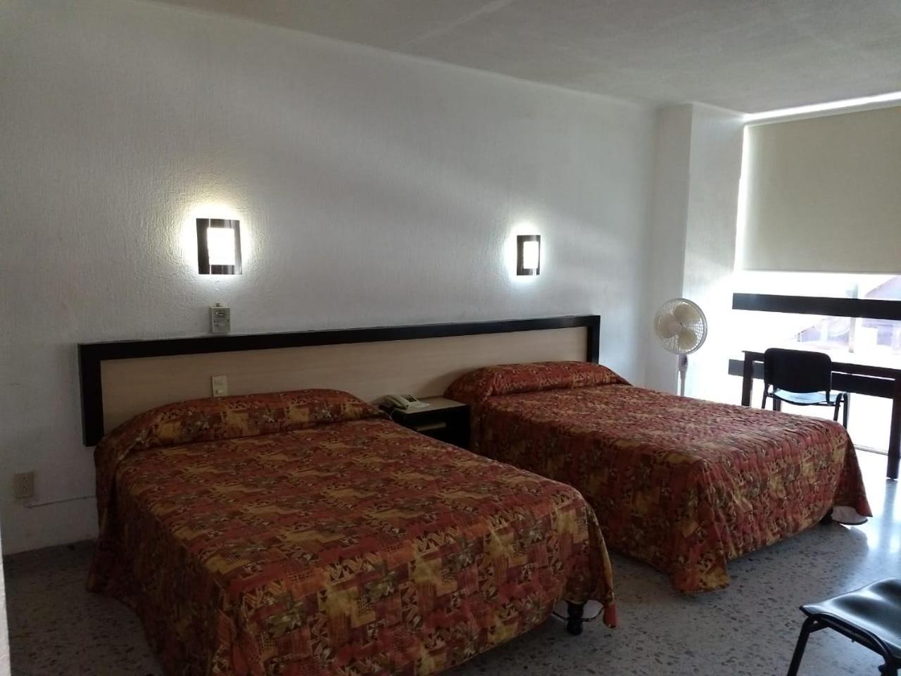 Hotel Montreal เลออน ภายนอก รูปภาพ