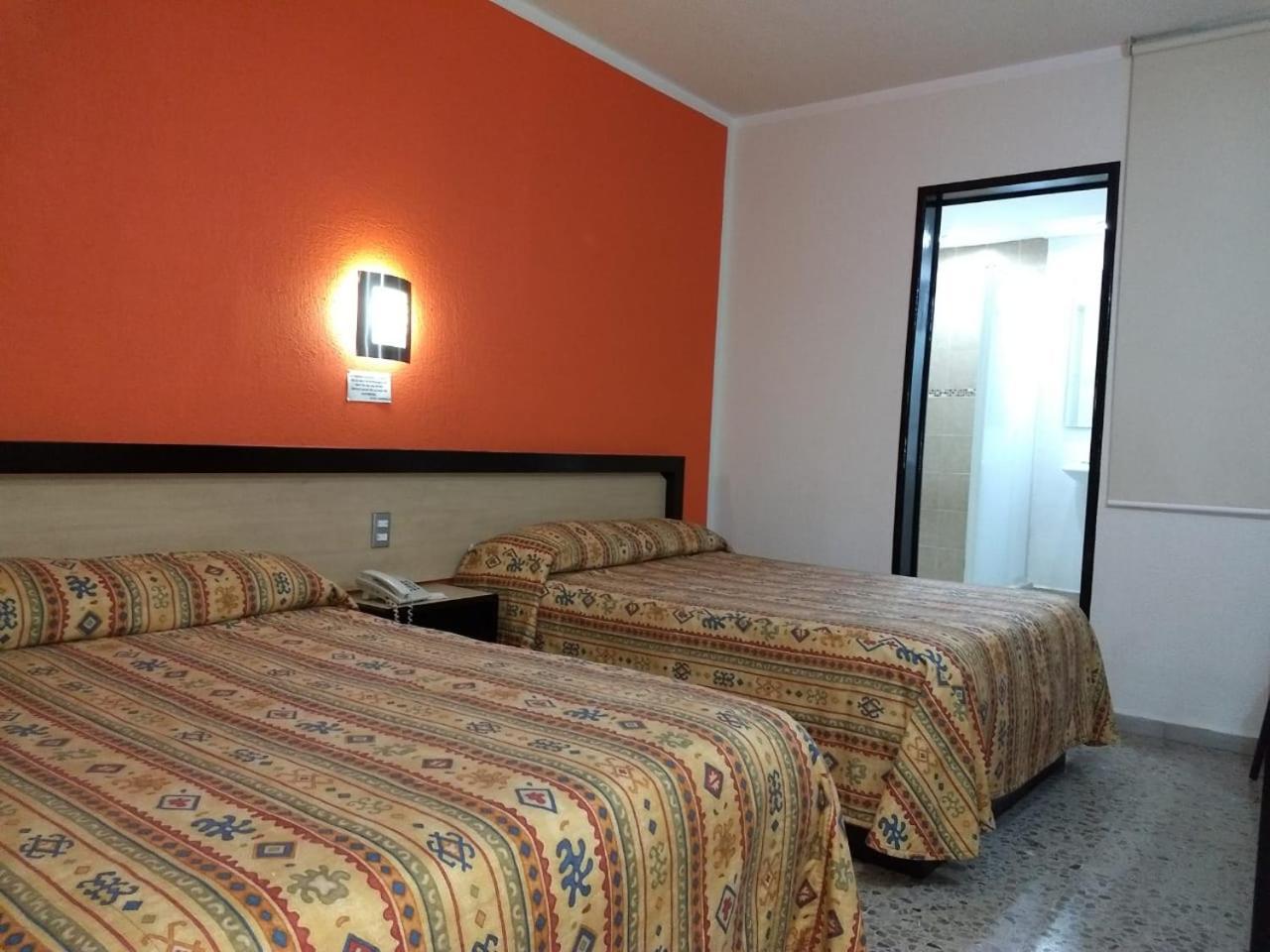Hotel Montreal เลออน ภายนอก รูปภาพ