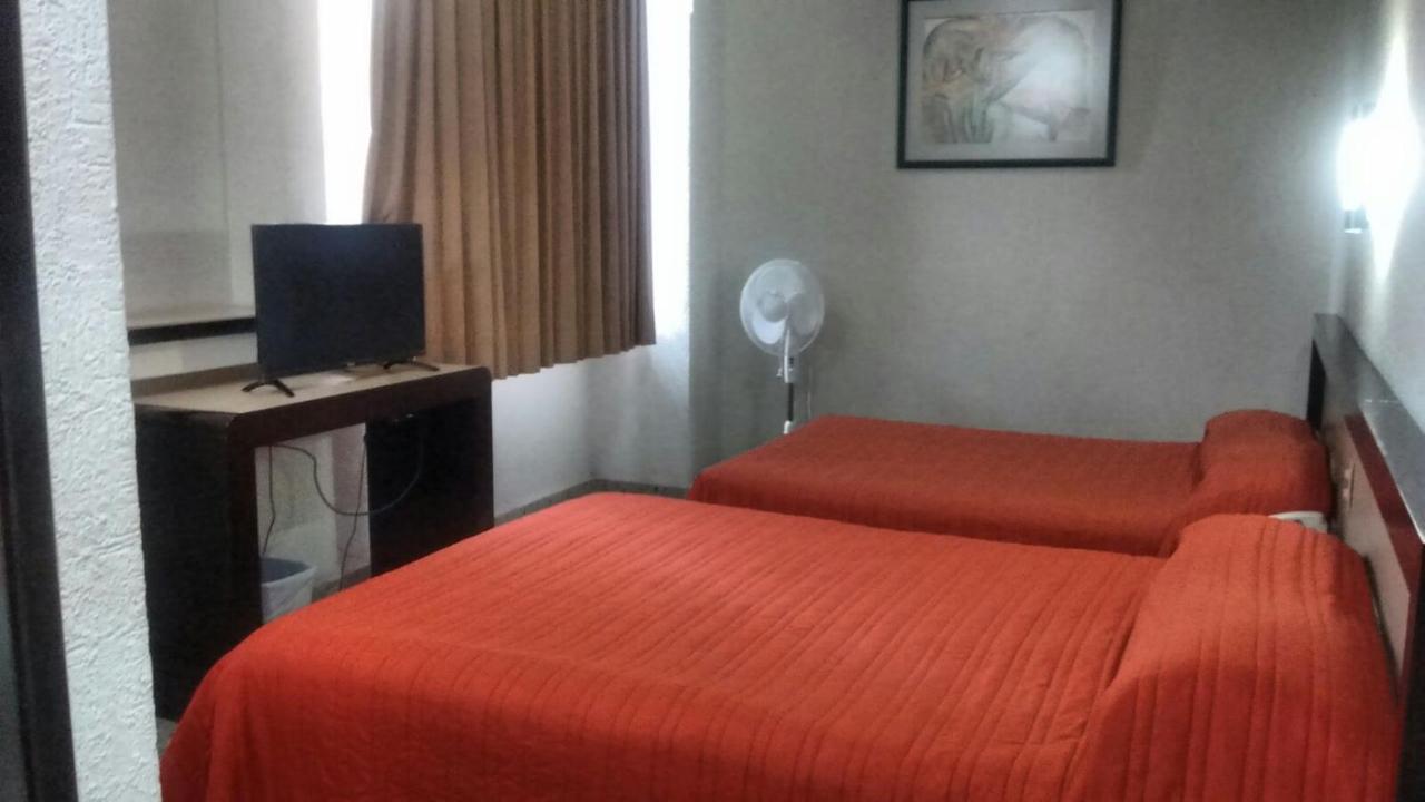 Hotel Montreal เลออน ภายนอก รูปภาพ
