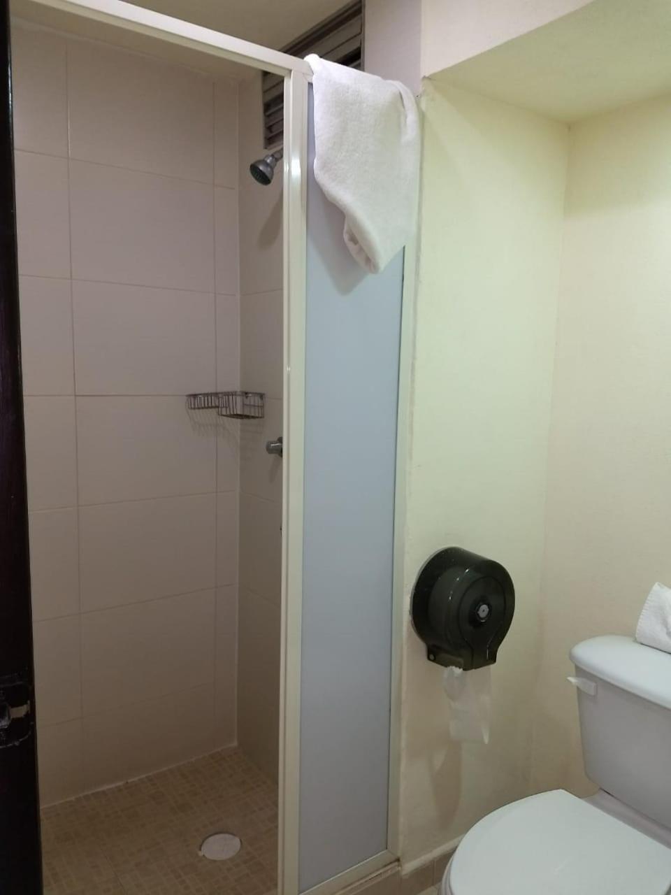 Hotel Montreal เลออน ภายนอก รูปภาพ