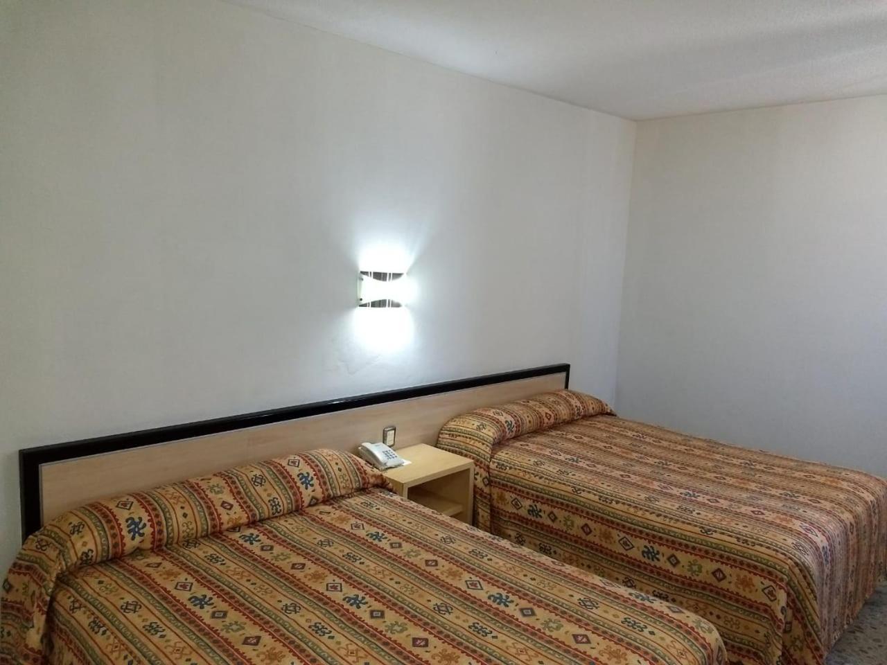 Hotel Montreal เลออน ภายนอก รูปภาพ