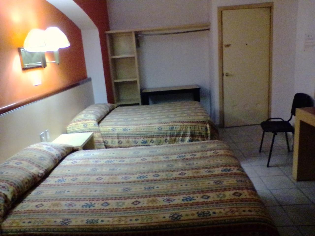 Hotel Montreal เลออน ภายนอก รูปภาพ
