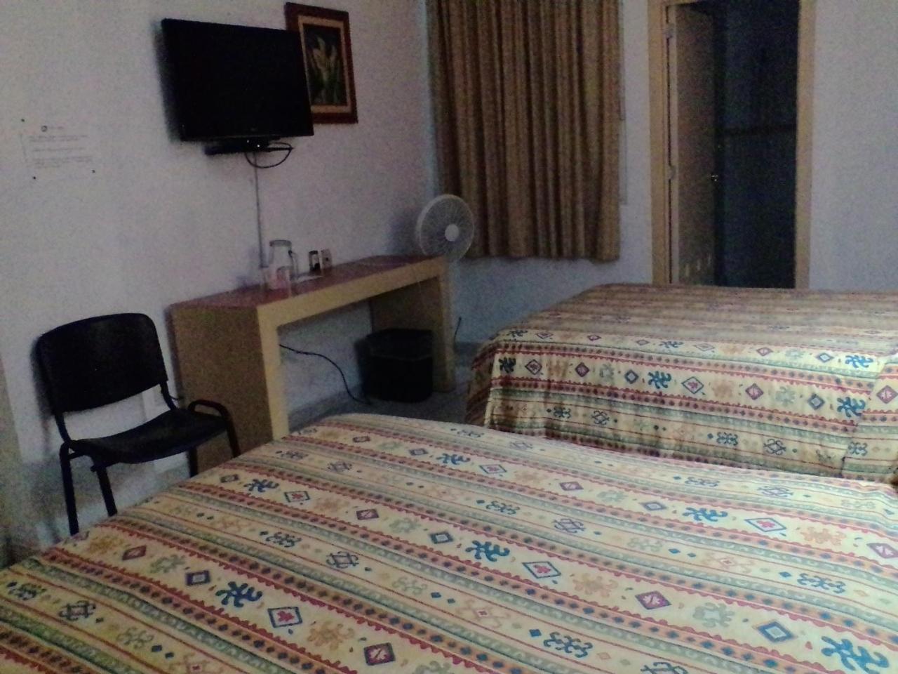 Hotel Montreal เลออน ภายนอก รูปภาพ