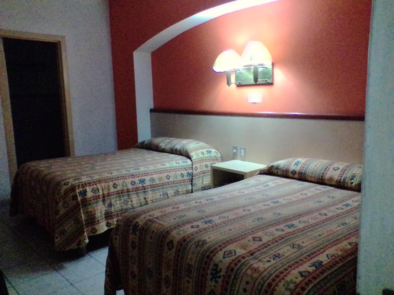 Hotel Montreal เลออน ภายนอก รูปภาพ